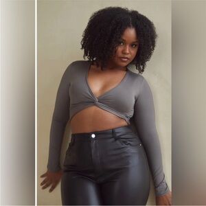 Klassy Network TWIST KNOT LONG SLEEVE
BRAMI (CROP) Size XL NWT